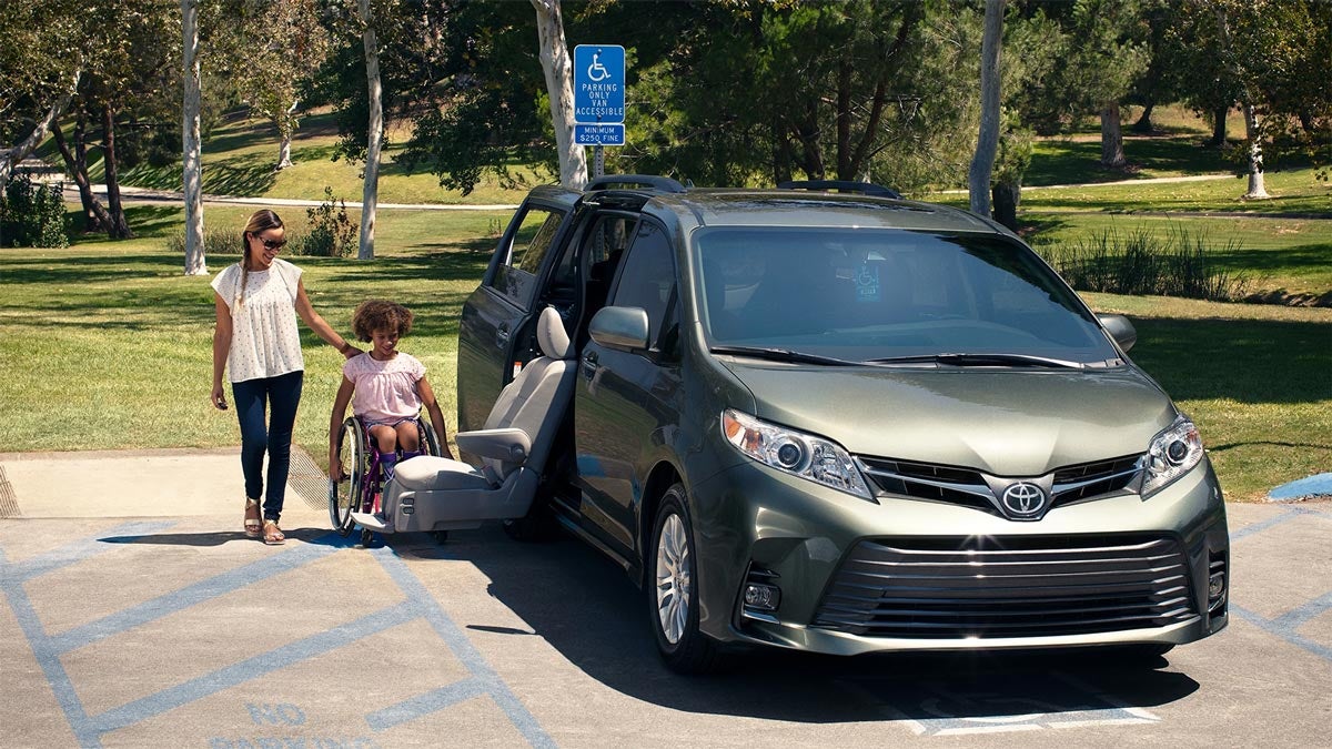 2019 Toyota Sienna with Auto Access Seat from Bryan Easler Toyota in Hendersonville, NC